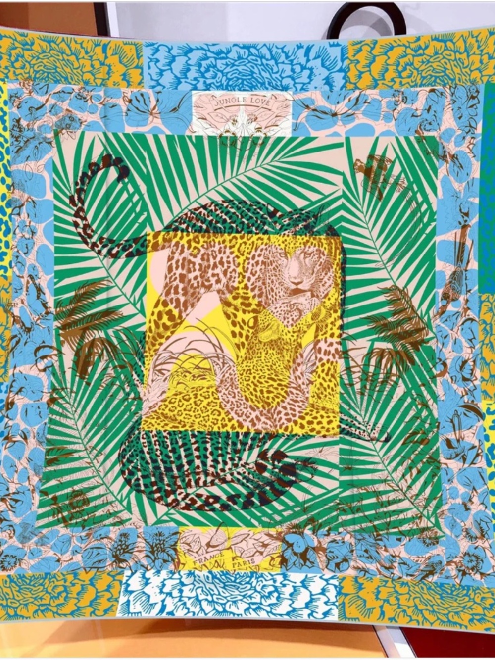 LA PARISIENNE Prestige Square 100% Silk Scarf